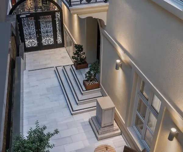 Akka Taksim-special Class