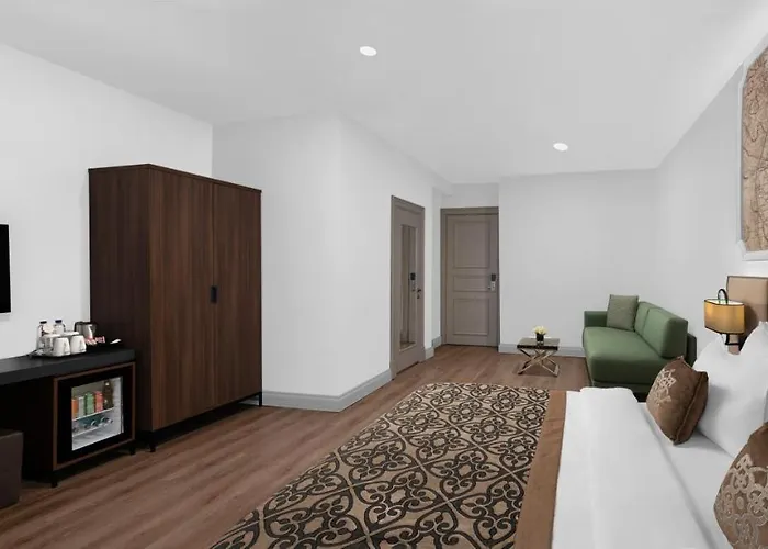 Akka Taksim-special Class