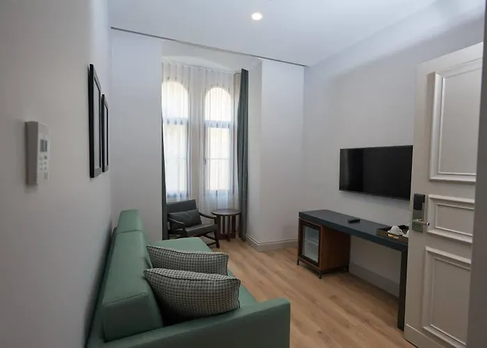 Akka Taksim-special Class