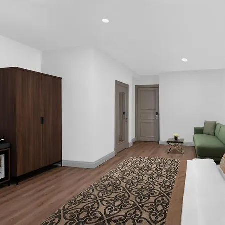 Akka Taksim-special Class