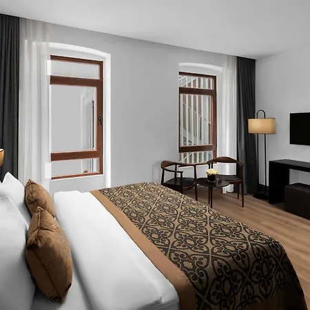 Akka Taksim-special Class