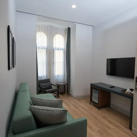 Akka Taksim-special Class